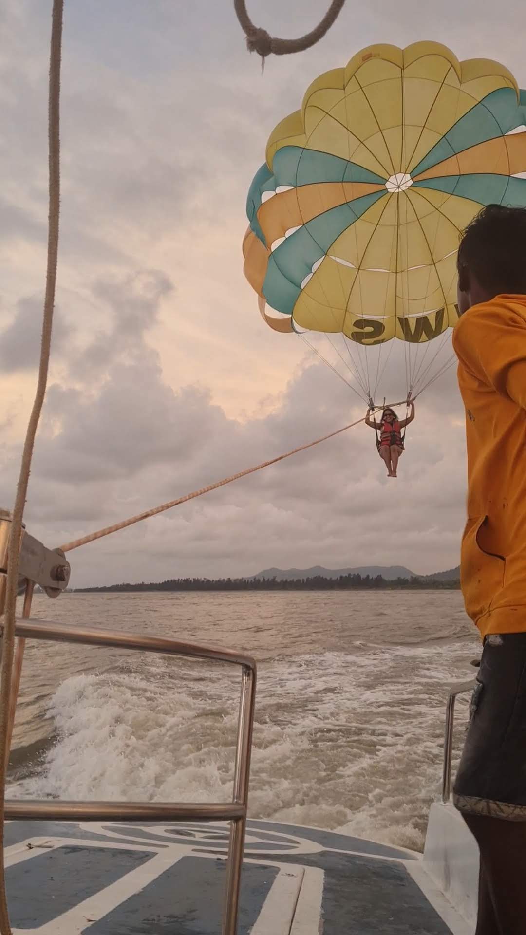 Parasailing — Alibaug